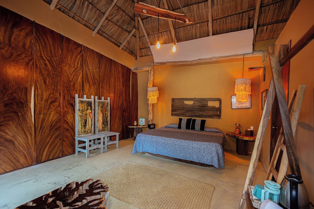 Jungle Suite 1 King Bed