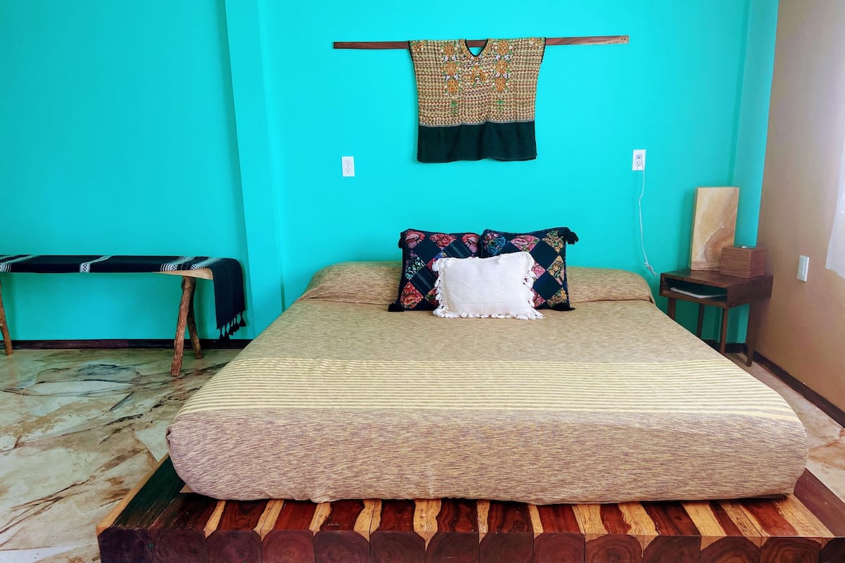 Deluxe Room, Ocean View | In-room safe, individually decorated, free WiFi, bed sheets