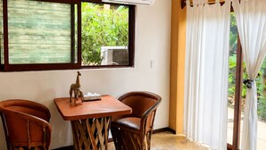 Kamar Standar | Brankas, Wi-Fi gratis, dan didekorasi berbeda-beda