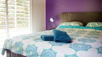 1 bedroom, bed sheets