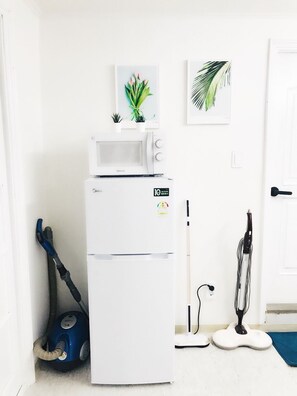 Room | Mini fridge