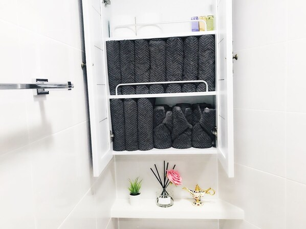 Bathroom amenities - Kiki House 3 (Seoul)