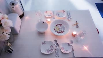 Room | In-room dining