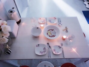 In-room dining - Kiki House 3 (Seoul)