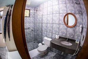 Dusche, Haartrockner, Handtücher