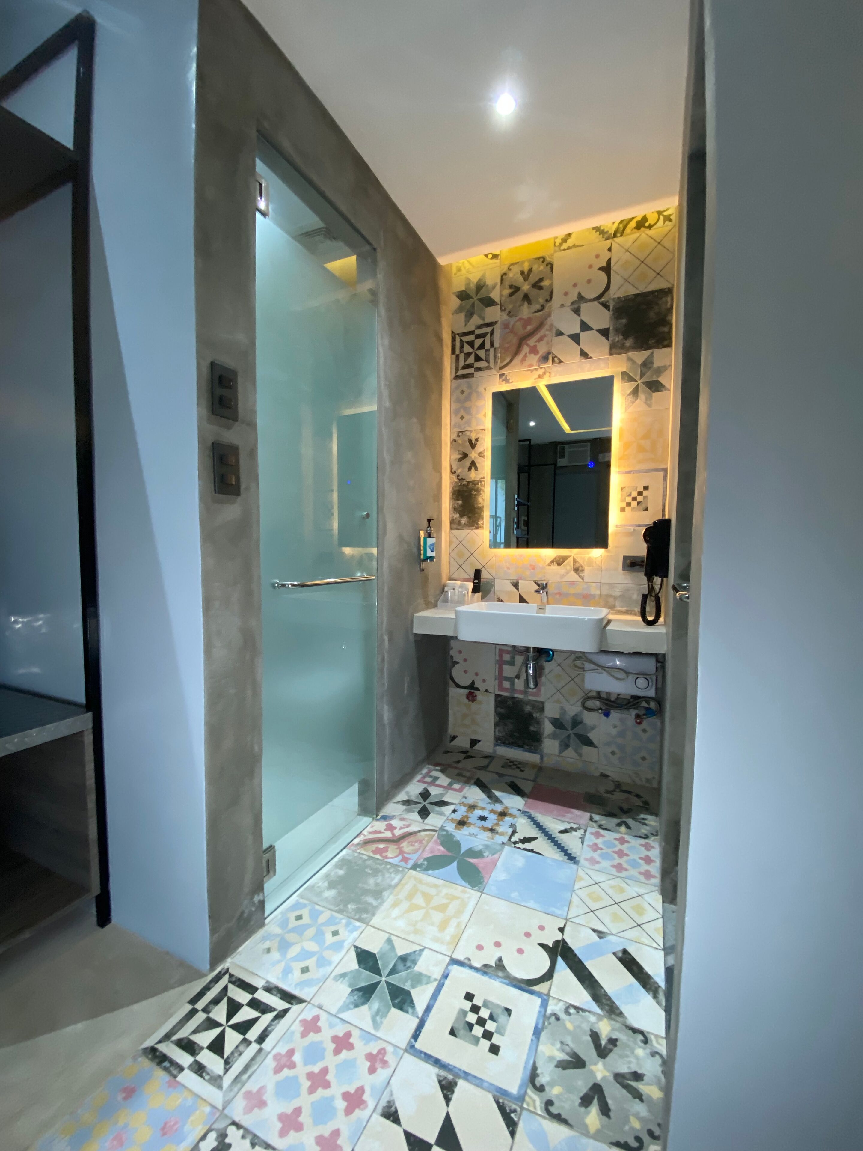 1 bedroom, down duvets, minibar, in-room safe