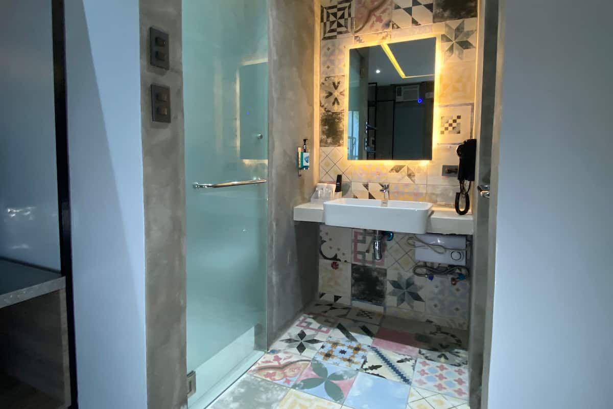 1 bedroom, down duvets, minibar, in-room safe