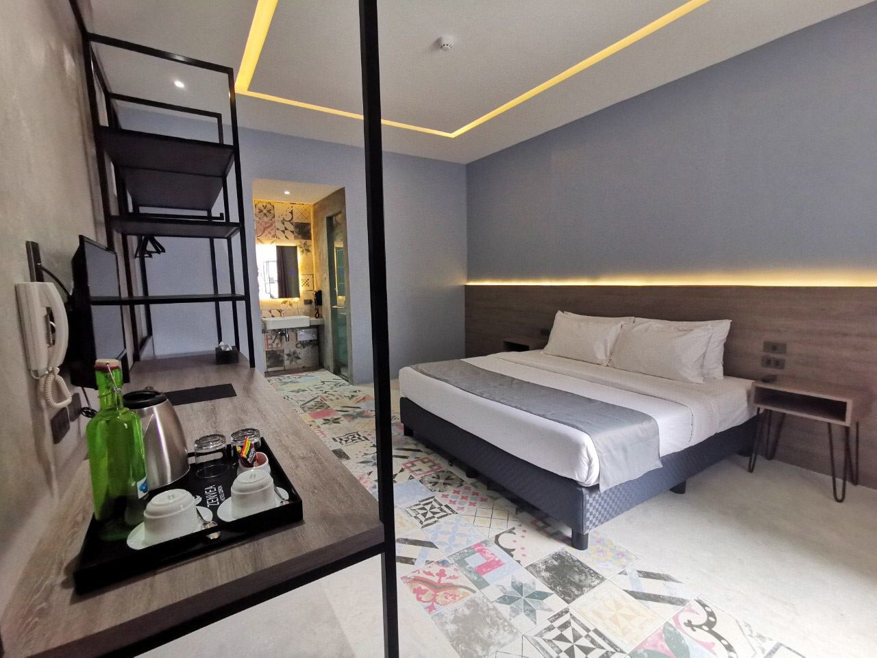 Quarto, 1 cama King, ao lado da piscina | Edredons de pluma, frigobar, cofres nos quartos