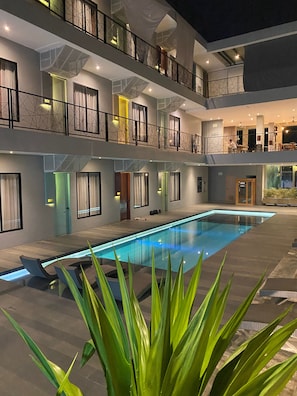Outdoor pool, open 7:00 AM to 9:00 PM, pool loungers - Zenvea Hotel Coron (Coron)