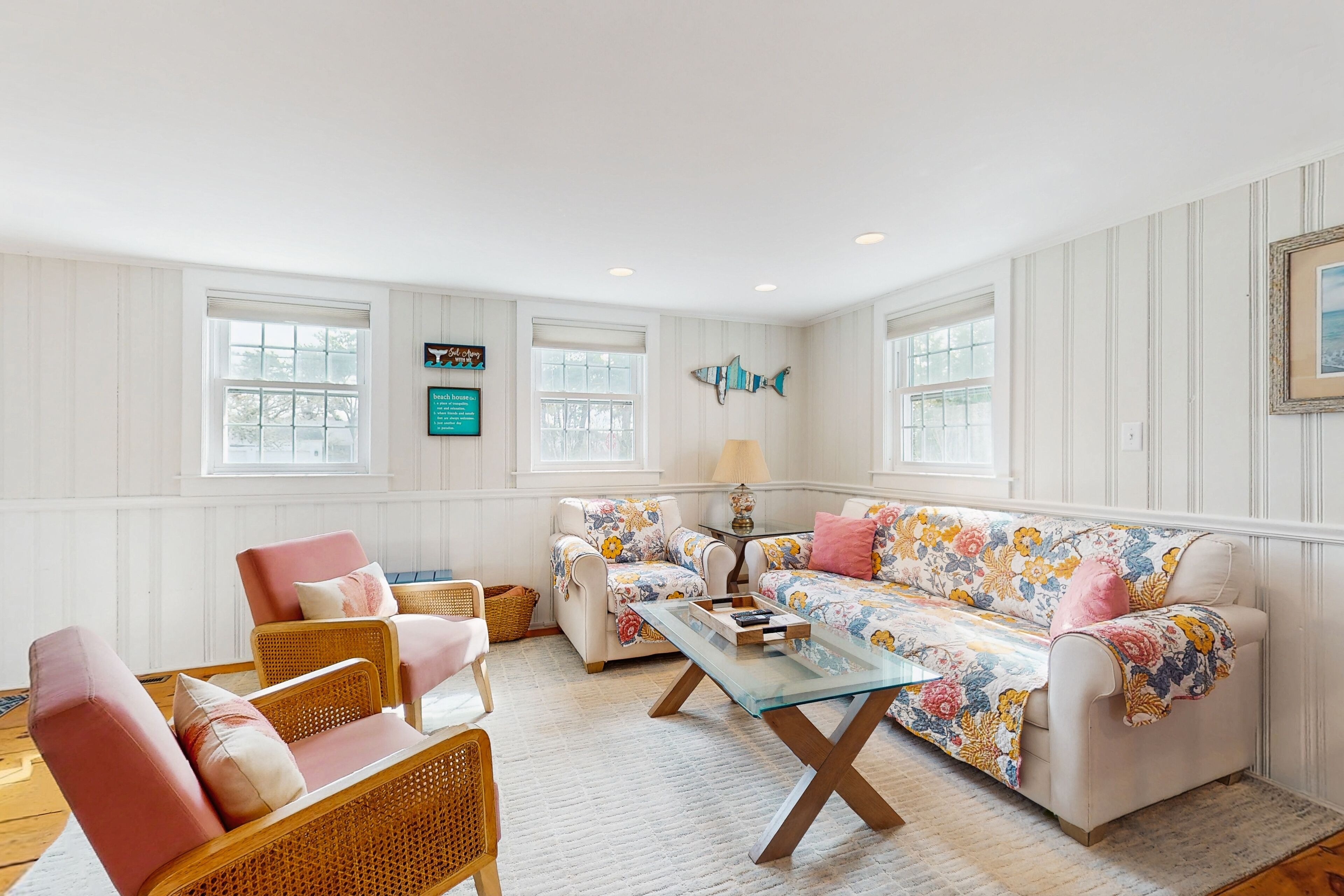 Fernseher, Kamin, Bücher