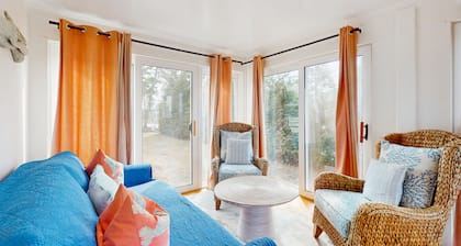 Quaint Chatham home w/beautiful backyard & furnished multi-level deck, dogs OK