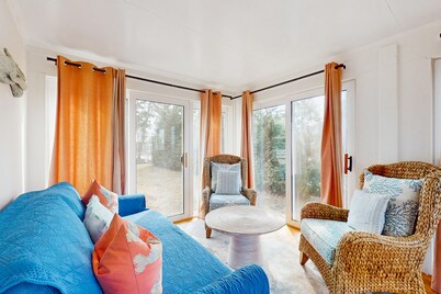 Quaint Chatham home w/beautiful backyard & furnished multi-level deck, dogs OK