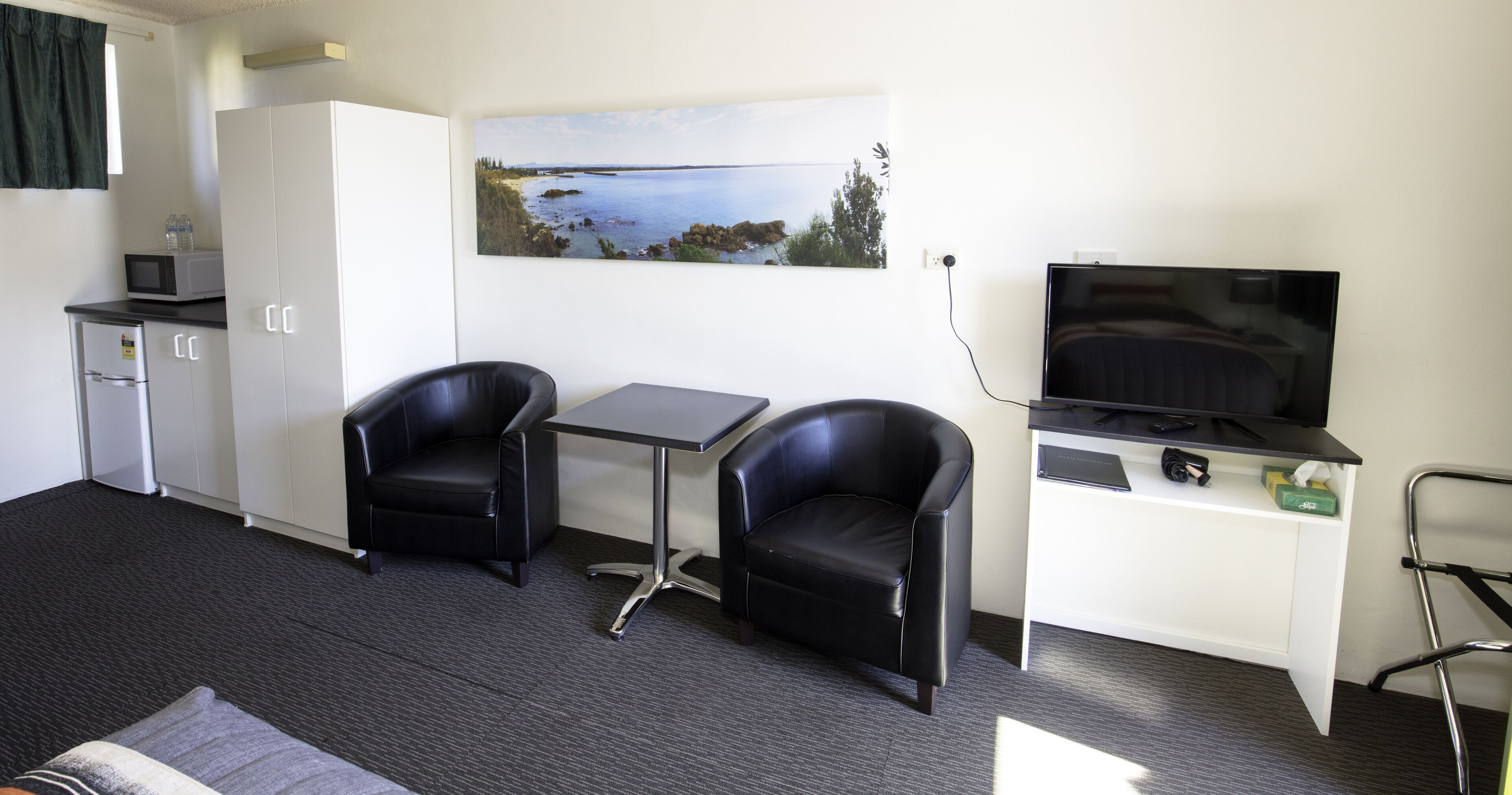 デラックス ダブルルーム | 遮光カーテン、アイロン / アイロン台、WiFi (無料)、ベッドシーツ