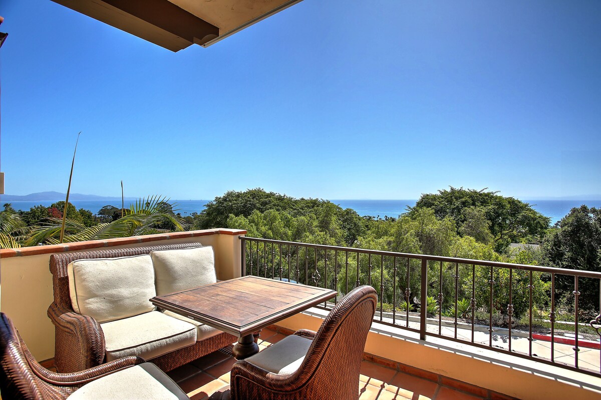 Ocean View Villa - exceptional ocean views, A/C, centrally located to beach & downtown