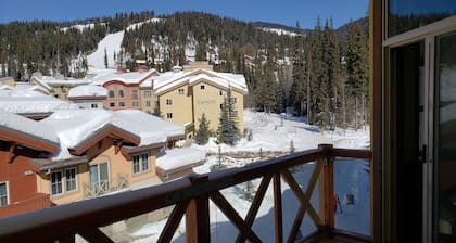 Cozy, ski-in/out, condo in the heart of Sun Peaks