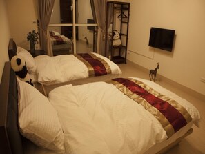 Twin Room | Desk, blackout curtains, free WiFi, bed sheets