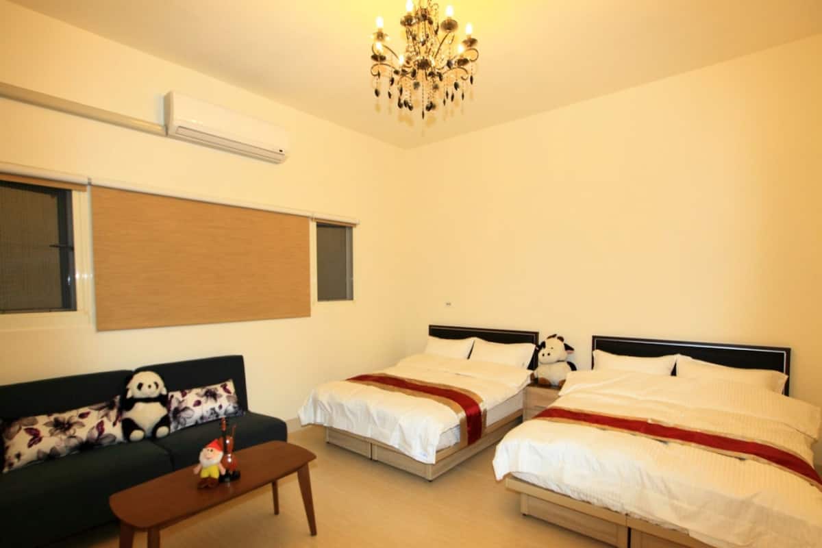 Quadruple Room | Desk, blackout curtains, free WiFi, bed sheets