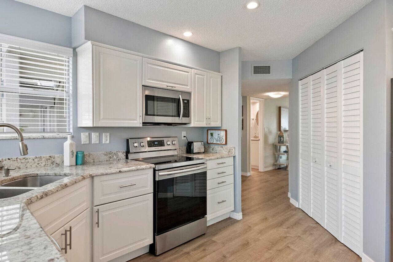 冰箱、微波炉、烤箱、炉灶