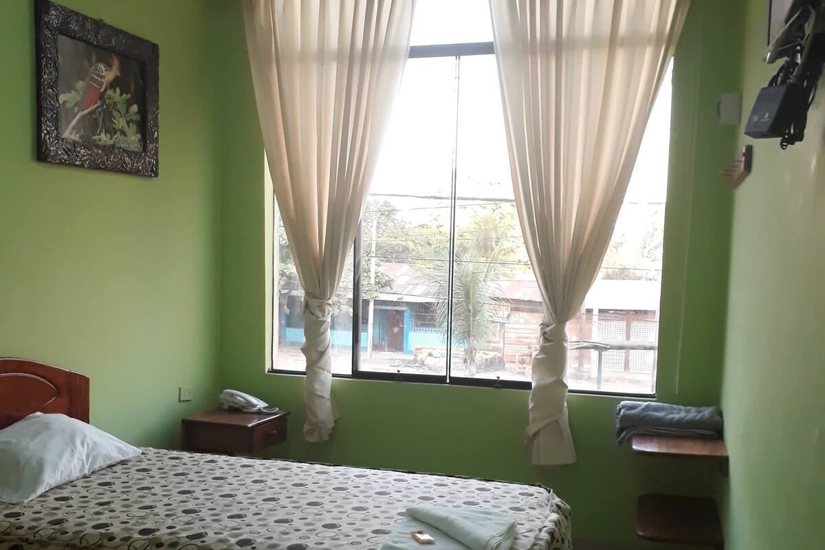 Comfort Single Room | Hypo-allergenic bedding, memory foam beds, individually decorated