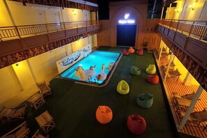 Indoor pool - Bagan Vibes Hostel (Nyaung-U)
