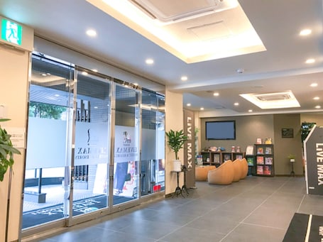Lobby. HOTEL LiVEMAX Kyoto Kamogawamae