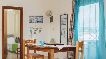 Apartemen (Irene's) | 2 kamar tidur, setrika/meja setrika, Wi-Fi gratis, dan seprai linen