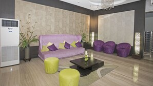 Lobby sitting area - Indigo Ortigas @ Exchange Regency (Pasig)