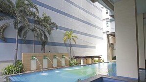 Outdoor pool - Indigo Ortigas @ Exchange Regency (Pasig)