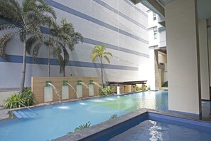 Outdoor pool - Indigo Ortigas @ Exchange Regency (Pasig)