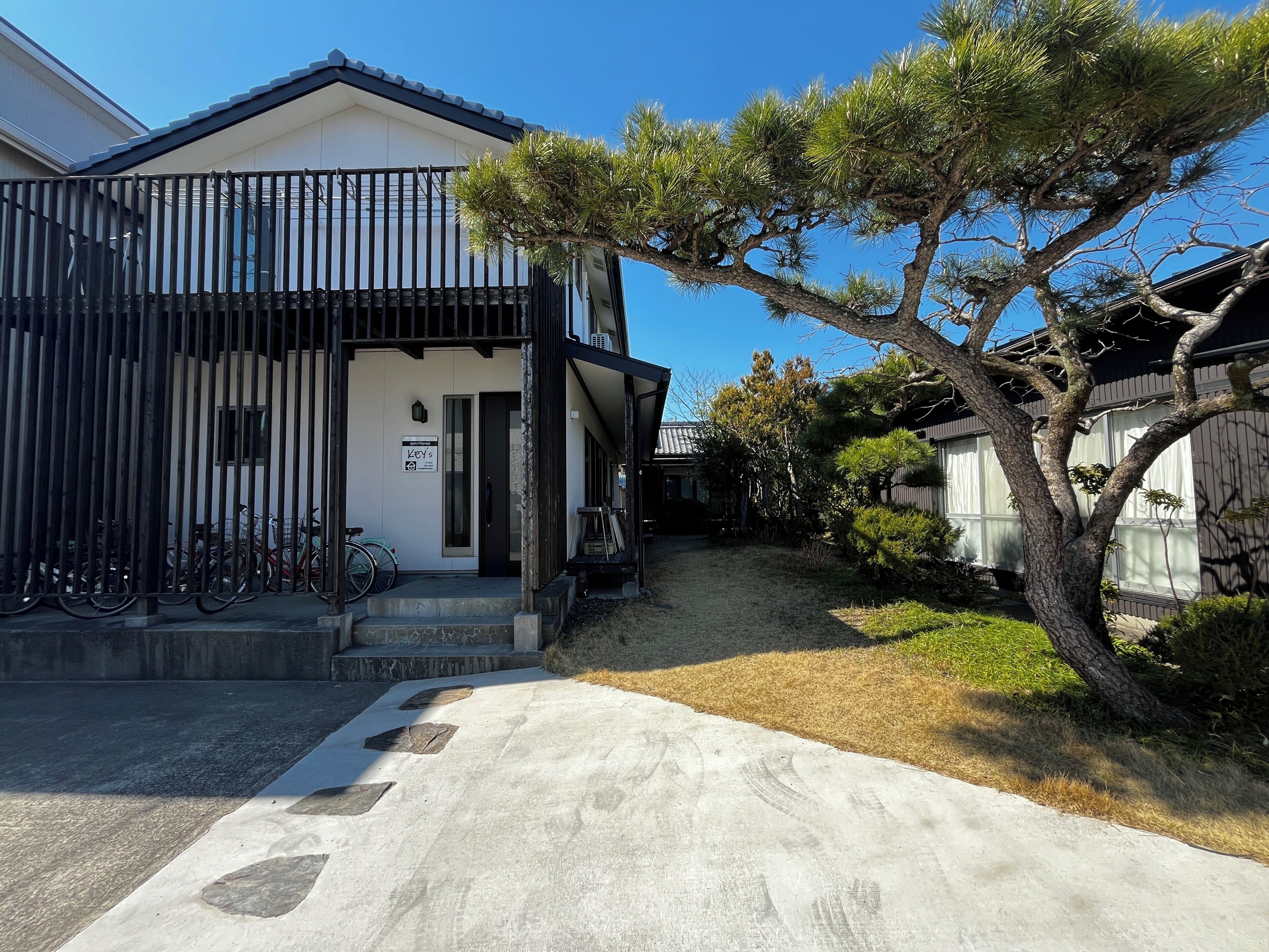 Main Building Exclusive Rental, Non Smoking | Down comforters, desk, laptop workspace, blackout drapes