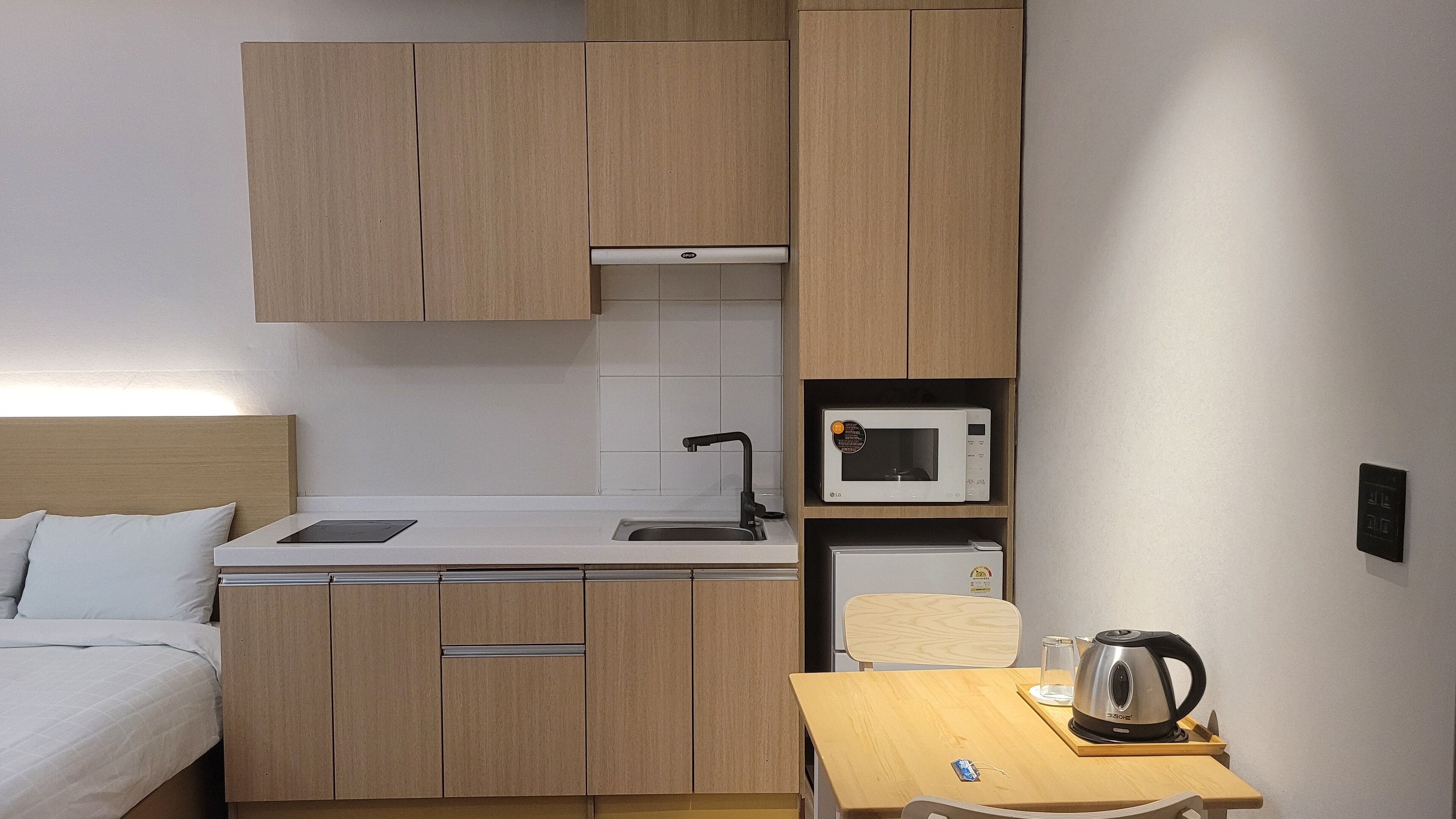 deluxe room, kitchen | desk, blackout curtains, free wifi, bed sheets