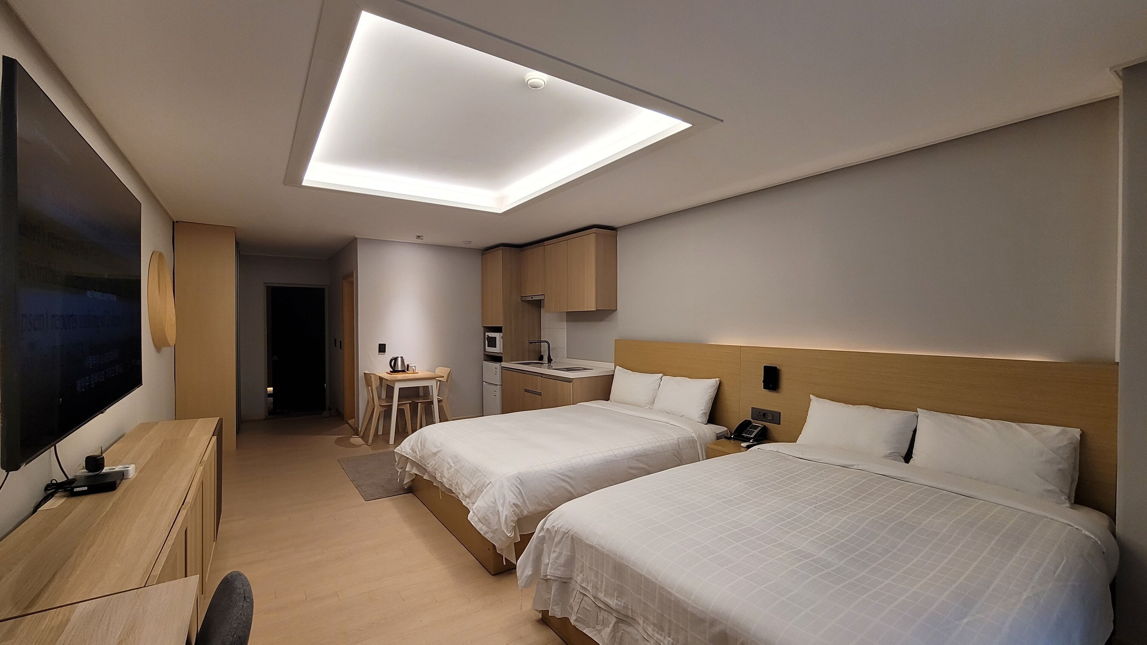 business twin room | desk, blackout curtains, free wifi, bed sheets