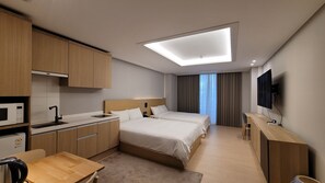 Business Twin Room | Desk, blackout drapes, free WiFi, bed sheets - World Tourist Hotel (Pyeongtaek)