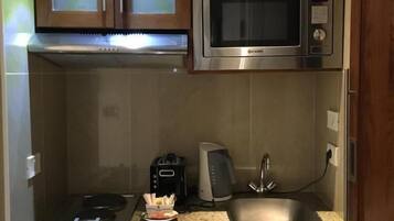 Coffee/tea maker, electric kettle