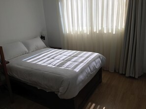 Kahden hengen junior-huone (kaksi sänkyä) | Minibaari, pimennysverhot, silitysrauta/-lauta, ilmainen Wi-Fi