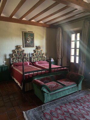 Literie de qualité supérieure, rideaux occultants, chambres insonorisées