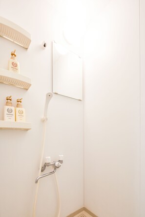 Bathroom shower - Yanbaru Forest Hills (Motobu)