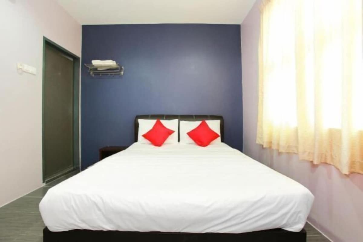 WiFi (free), bed sheets