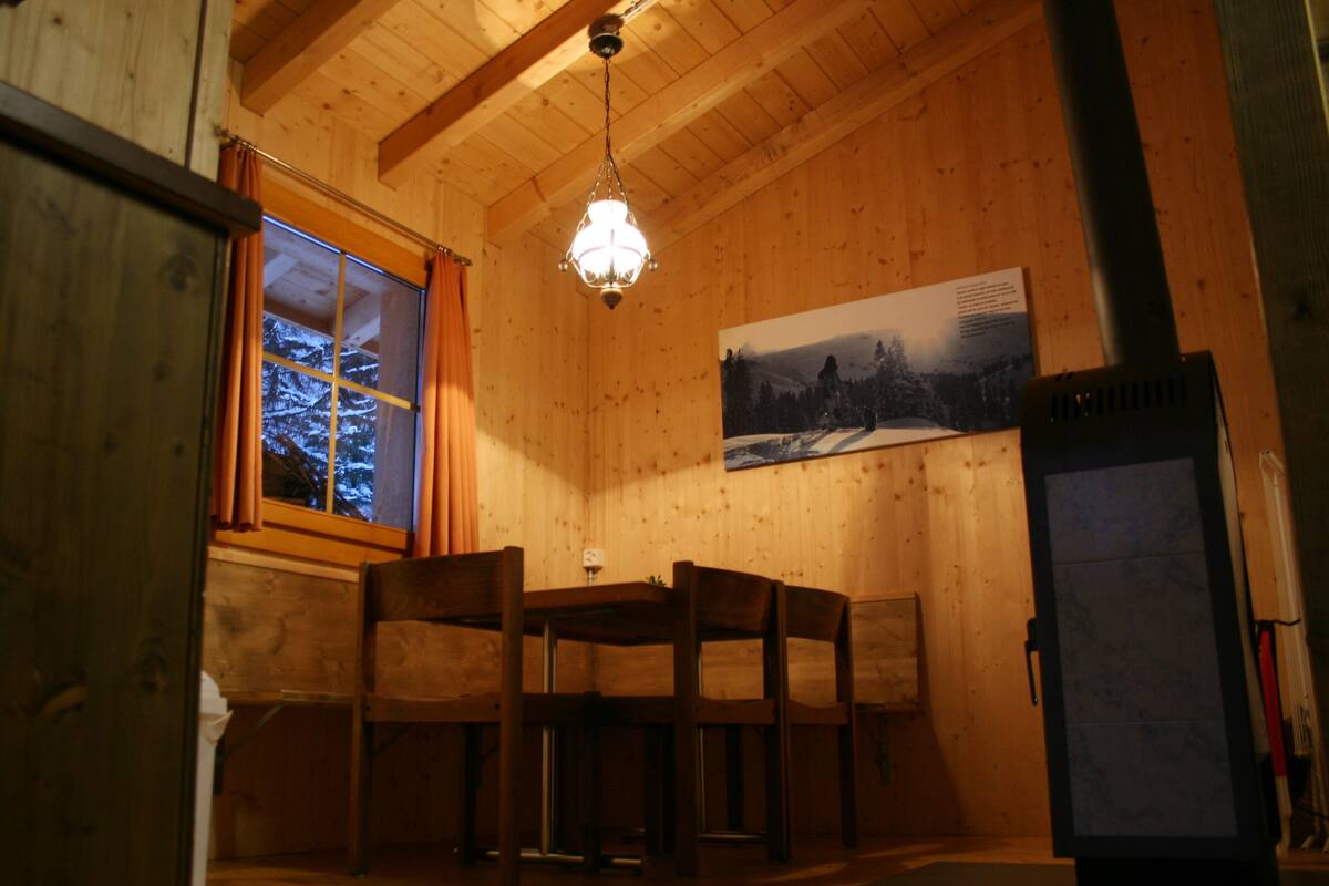 Bungalow, Shared Bathroom | Living area