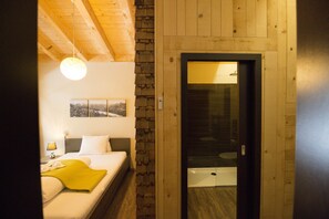 Single Room | 1 bedroom, blackout drapes, free WiFi, bed sheets