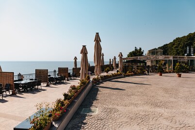 Khazar Palace Hotel & Restaurant