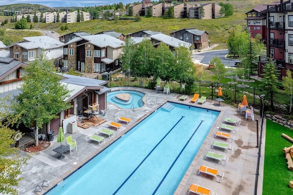 Outdoor pool, a heated pool