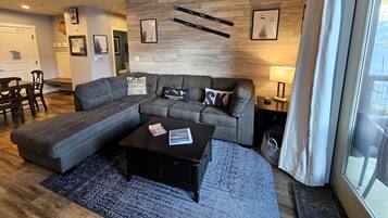 Smart TV, caminetto, monitor per computer