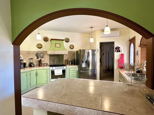 Casa Esperanza - spacious beauty with bay views 