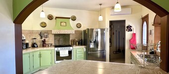 Casa Esperanza - spacious beauty with bay views 