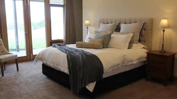 1 Schlafzimmer, hochwertige Bettwaren, Daunenbettdecken