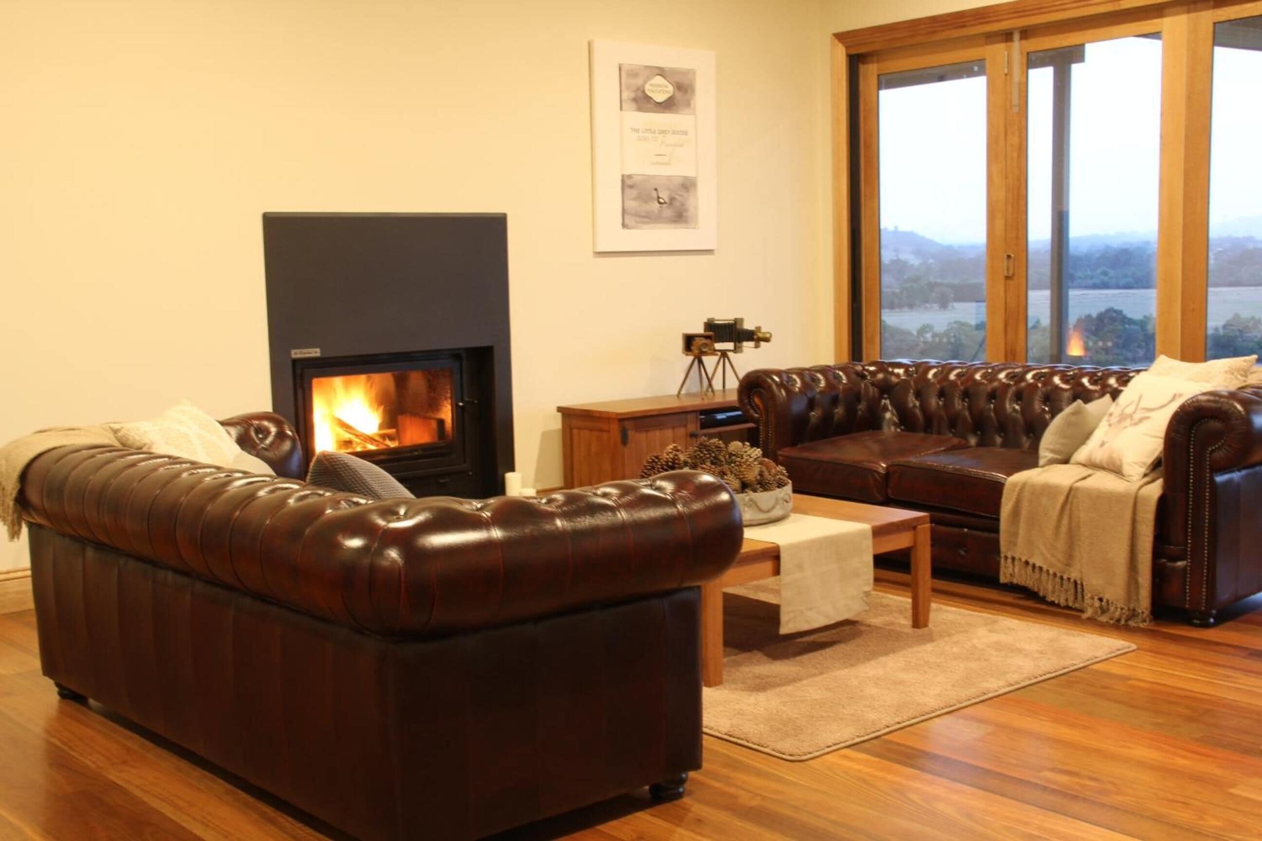 تلفزيون إل سي دي بحجم 42-بوصة يعرض قنوات فضائية، تلفزيون