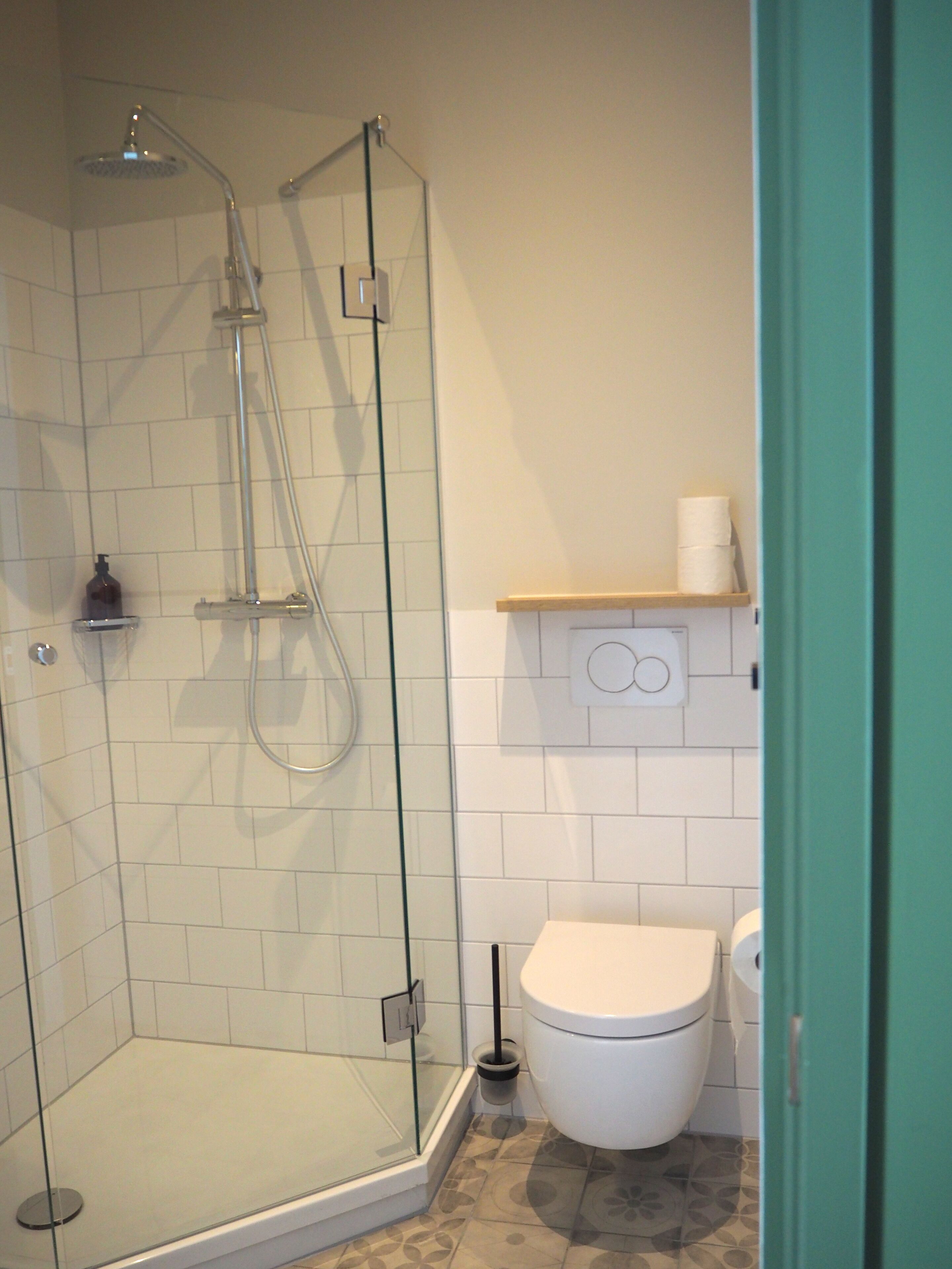 studio (staff) | bathroom | shower, hair dryer, towels, soap