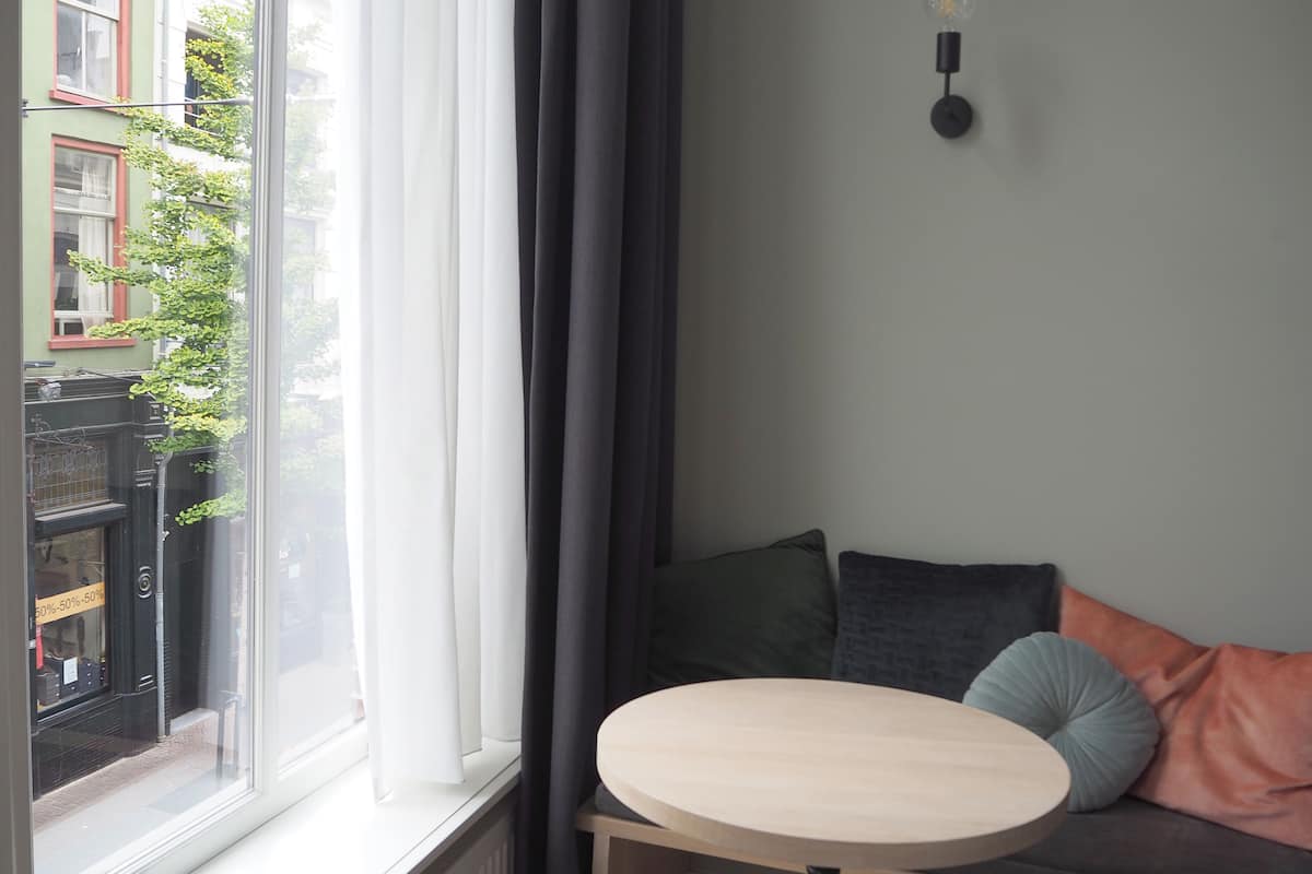 studio (staff) | living area | flat-screen tv