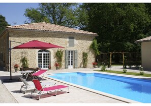 Seasonal outdoor pool, pool loungers - Domaine du Bois Seguin (Saint-Pardon-de-Conques)